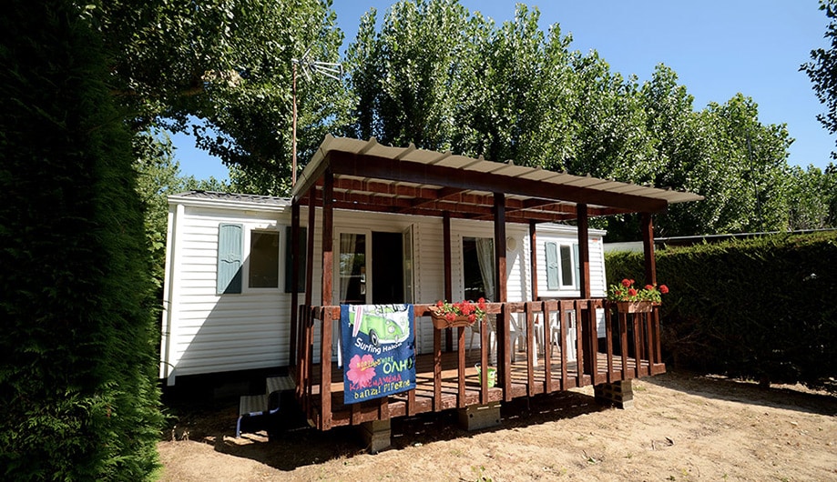 Extérieur du mobil-home avec terrasse