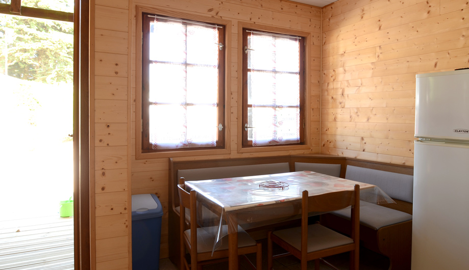 Coin repas chalet camping
