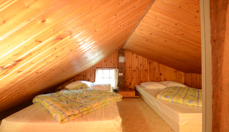Lit mezzanine chalet en bois copyright Sabrina Echappé