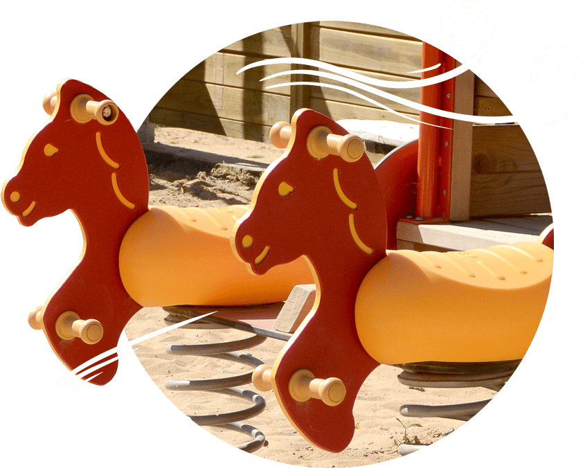 Aire de jeux pour les enfants, cheval à bascule
